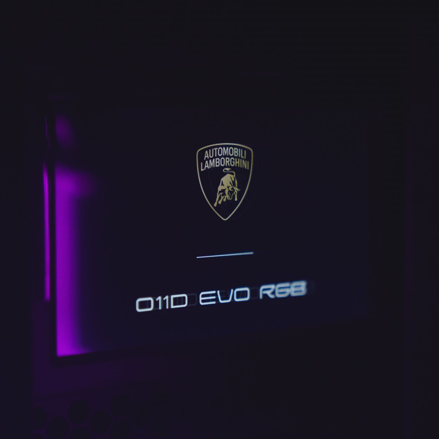 Limited Edition SimRacing PC SUPERVELOCE Lamborghini (NVIDIA RTX 4090 & AMD Ryzen 7 7800X3D)